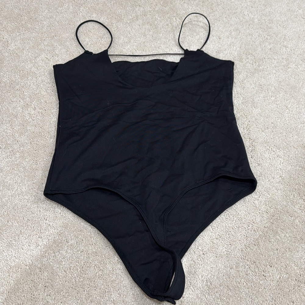 A&F Women’s thong bodysuit 
Soft A&F collection/stretch
Skinny Strapped Detail - Picture 2 of 2